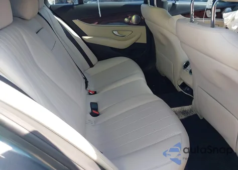 2017 Mercedes-Benz E 300 300 z USA, uszkodzony, nr VIN WDDZF4JB8HA037189